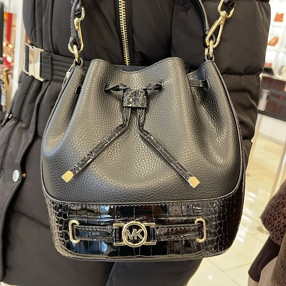 MICHAEL KORS  Reed Medium Pebbled Leather Belted Bucket Messenger Satchel Crossb